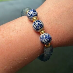 VTG Blue and White Chinoiserie Porcelain Recycled Glass Beaded Bracelet